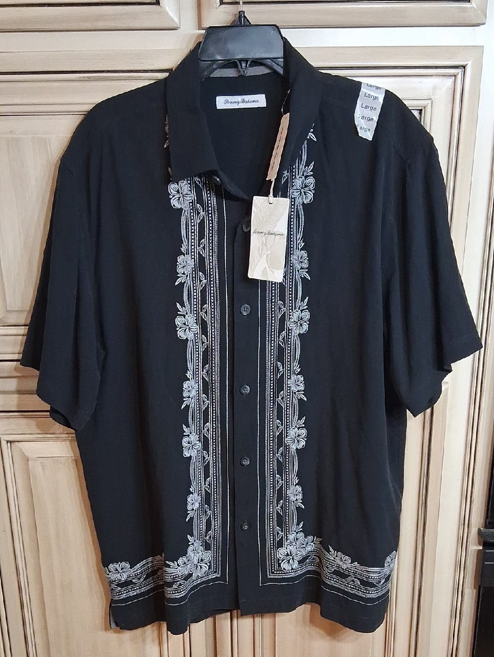 Tommy Bahama Black Short-Sleeve Button-Down with White Floral Embroidery Size L